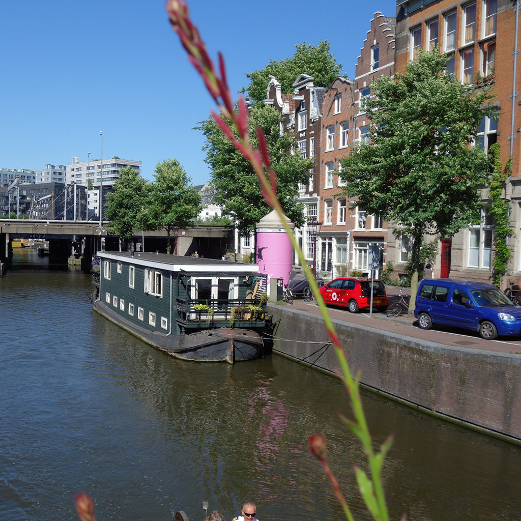 AUF SEITENSTRAßEN DURCH AMSTERDAM